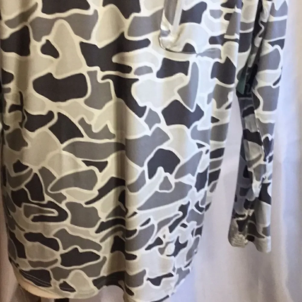 MEGELLAN moisture wicking lightweight pull over in medium